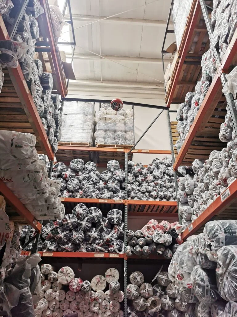 Amplio surtido de mallas de plástico en nuestras bodegas HORTOMALLAS® . Podemos ver malla gallinera, malla tutora, malla espaldera, malla sombra, mallas agrícolas profesionales y mallas agrícolas.
