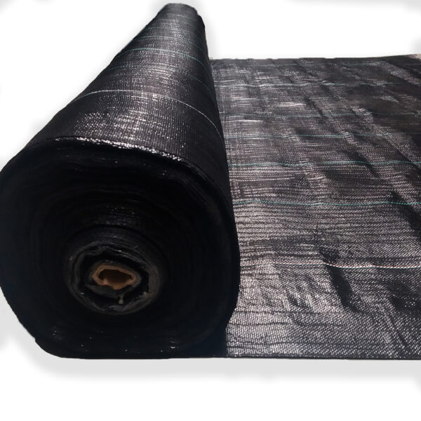 rollo de malla anti maleza extendido color negro