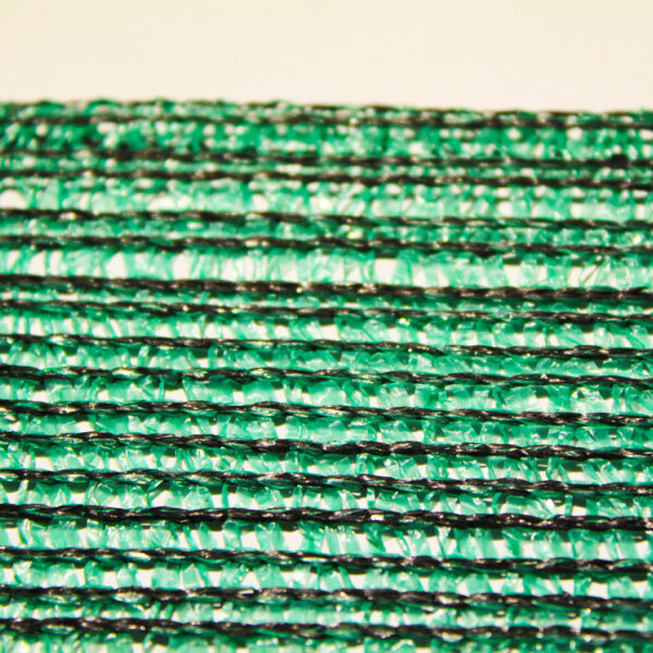 Rollo de tela Raschel OBAMALLA® 2.1x100m color verde (3.9oz porcentaje de sombra 90%) - Image 2