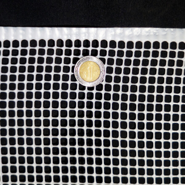 Malla decorativa POLYHARDWARE® 5x5mm 1x50m blanca de Malla.mx, resistente y flexible para múltiples usos creativos.