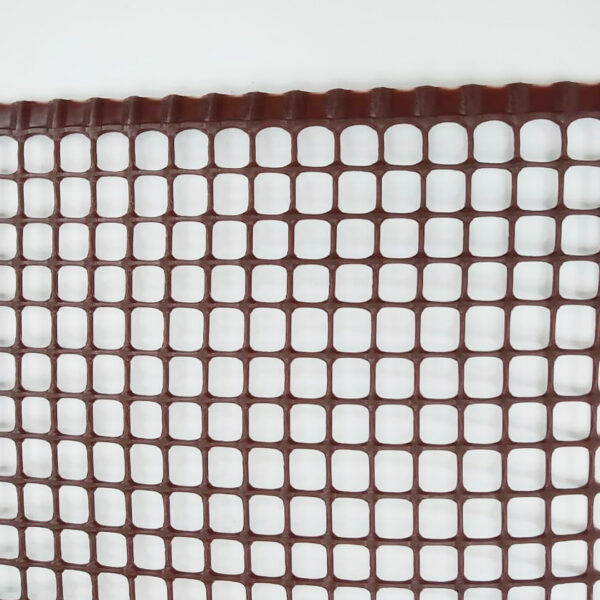Malla de plástico POLYHARDWARE® 1x1cm color marrón de Malla.mx, resistente y versátil para usos agrícolas e industriales en México.