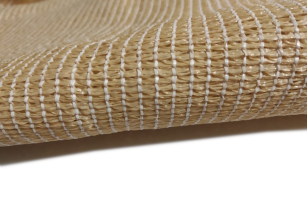 Malla de sombreo y rompevientos OBAMALLA® de 2.1x100 m de Malla.mx, perfecta para uso agrícola y residencial en tierras mexicanas.