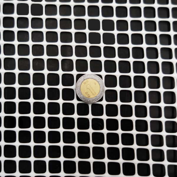 Malla de Plástica Cuadrada Multiusos Color Blanco POLYHARDWARE® (Cuadro 1x1cm) - Image 3